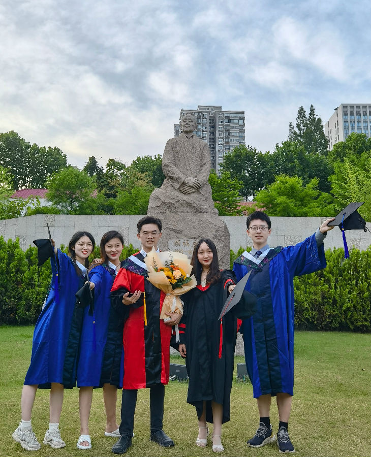 祝贺2022届毕业生前程似锦！